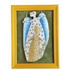 Angelas iš šamotinio molio rėmelyje