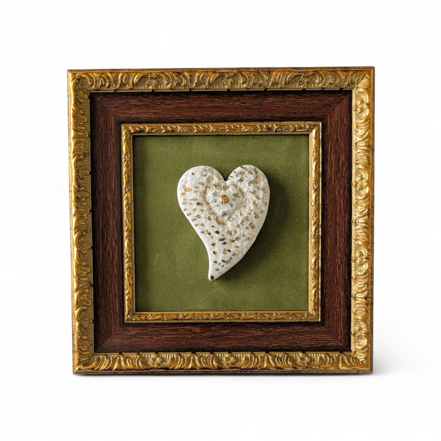 PXL_20260330_101403164.MP~3.jpg (1) Įrėminta keramikinė širdelė