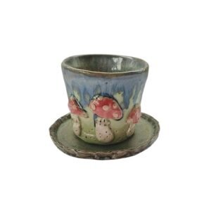 Keramikinis puodukas espreso su grybais